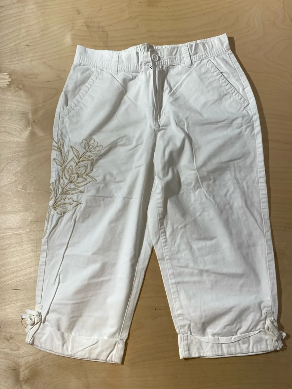 Basic Editions White Capris Pants with Tie Hem Medium (RD)